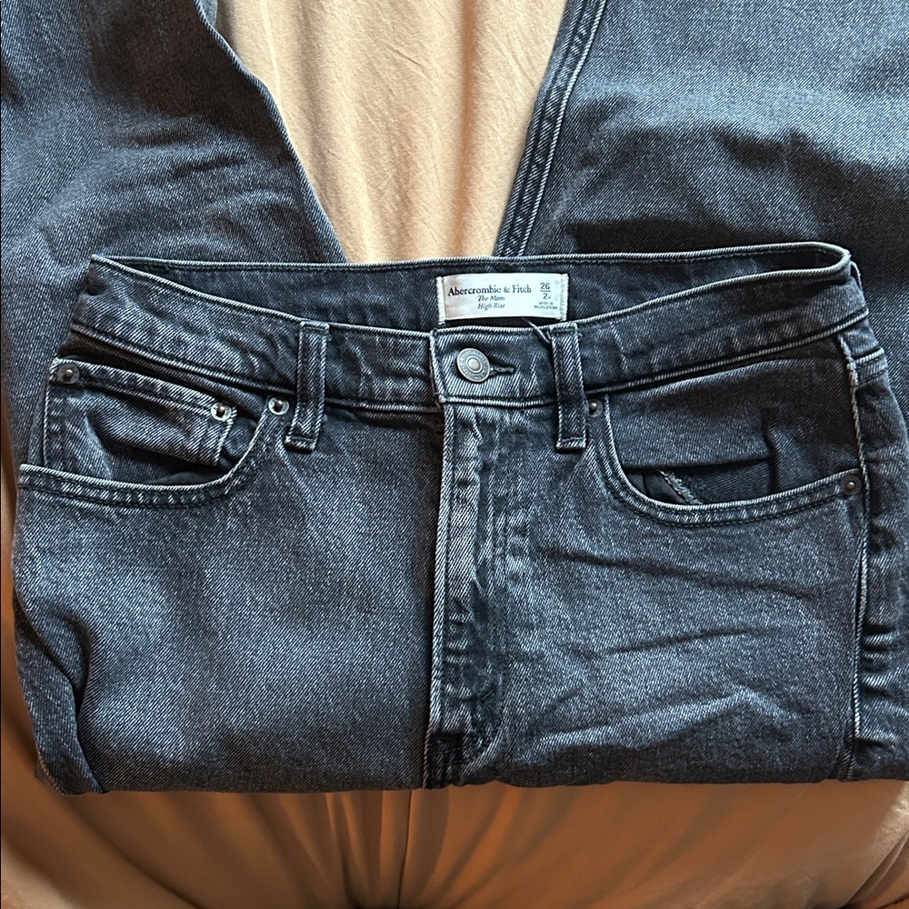 Abercrombie & Fitch The Mom Ultra High Rise